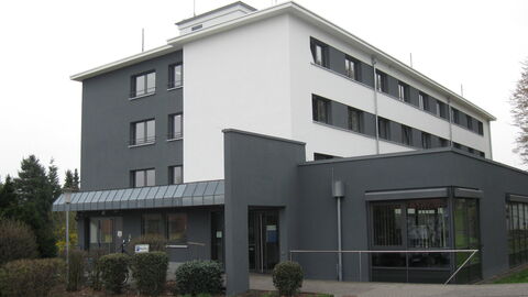 Finanzamt Alsfeld-Lauterbach - Verwaltungsstelle Alsfeld Außenansicht des Finanzamtes Alsfeld-Lauterbach